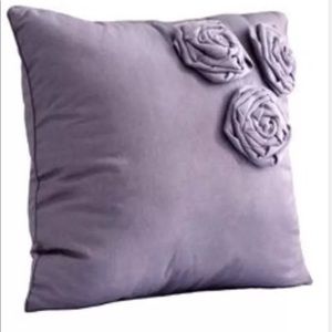 Nostalgia Home 16"x16” Purple Decorative throw Pillow cushion New retails $39.99